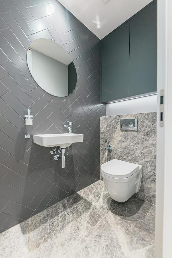 Days - Stylish With Terrace - Parking - Quiet Area Apartamento *