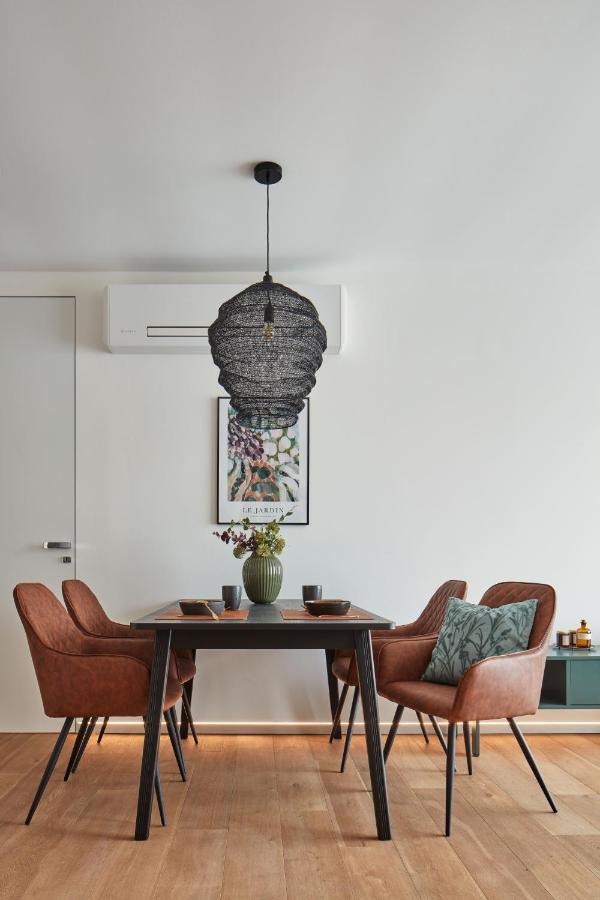 Days - Stylish With Terrace - Parking - Quiet Area Apartment Prag